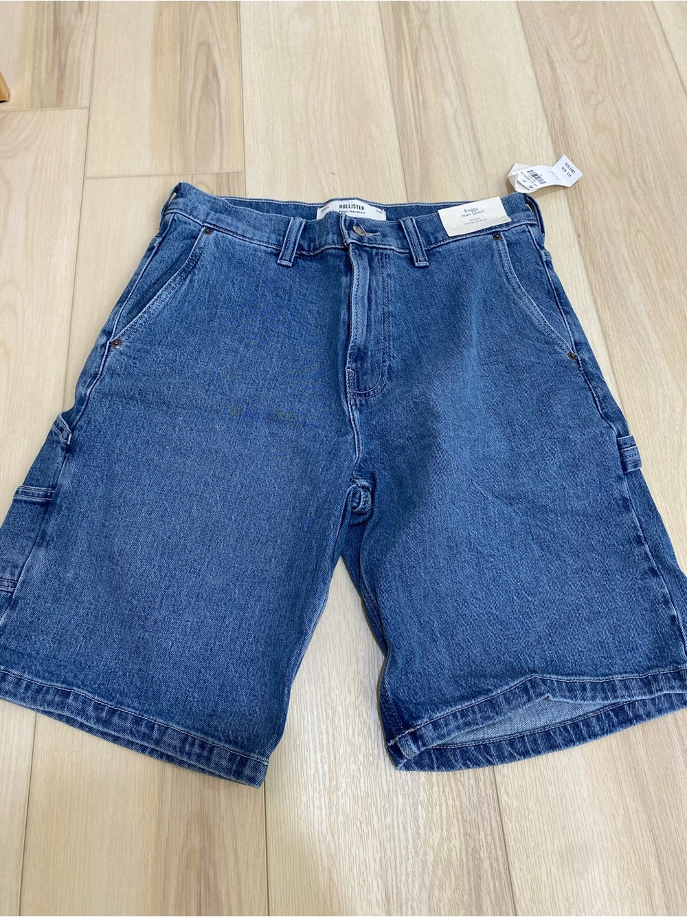 NWT Hollister Medium Wash Baggy Jean Shorts Size 31 New